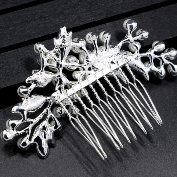 Pearl and leaf🍃 Design Hair Pin/Comb - Picture 4 of 4